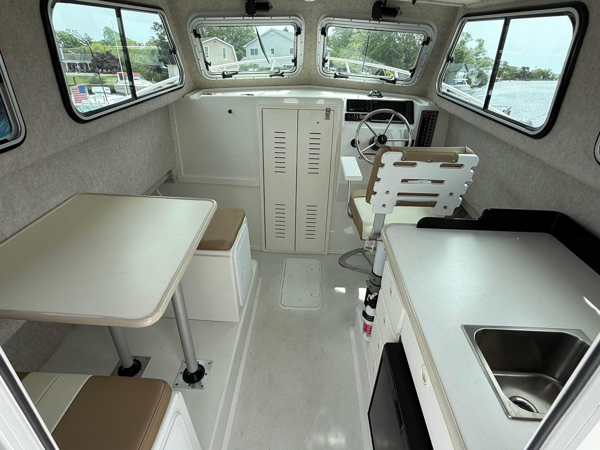 2018-parker-2530-extended-cabin-power-9786186-20250528143043334-1_XLARGE