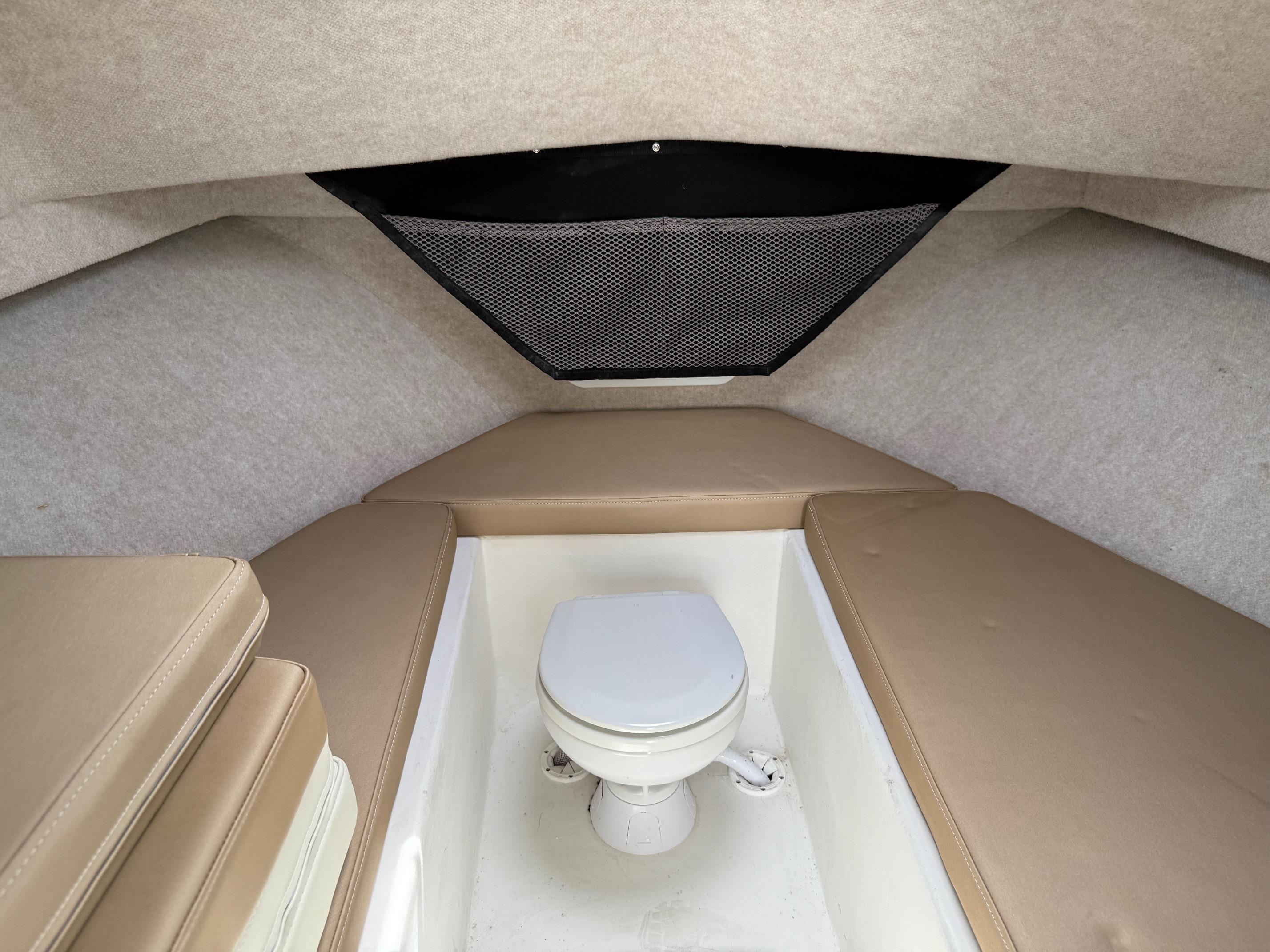 2018-parker-2530-extended-cabin-power-9786186-20250528143700479-1_XLARGE