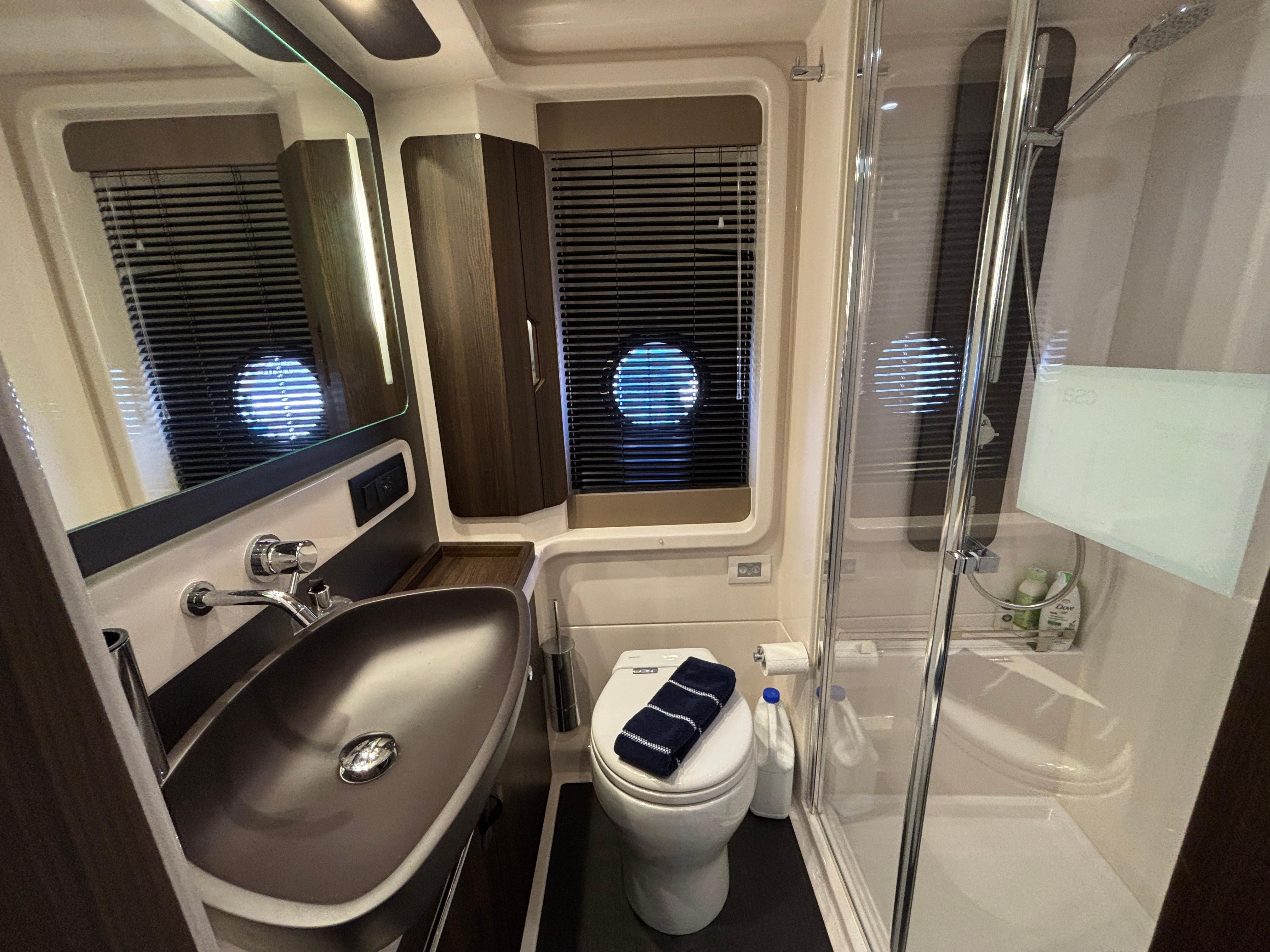 2019-azimut-fly-50-power-9806190-20250717121048457-1