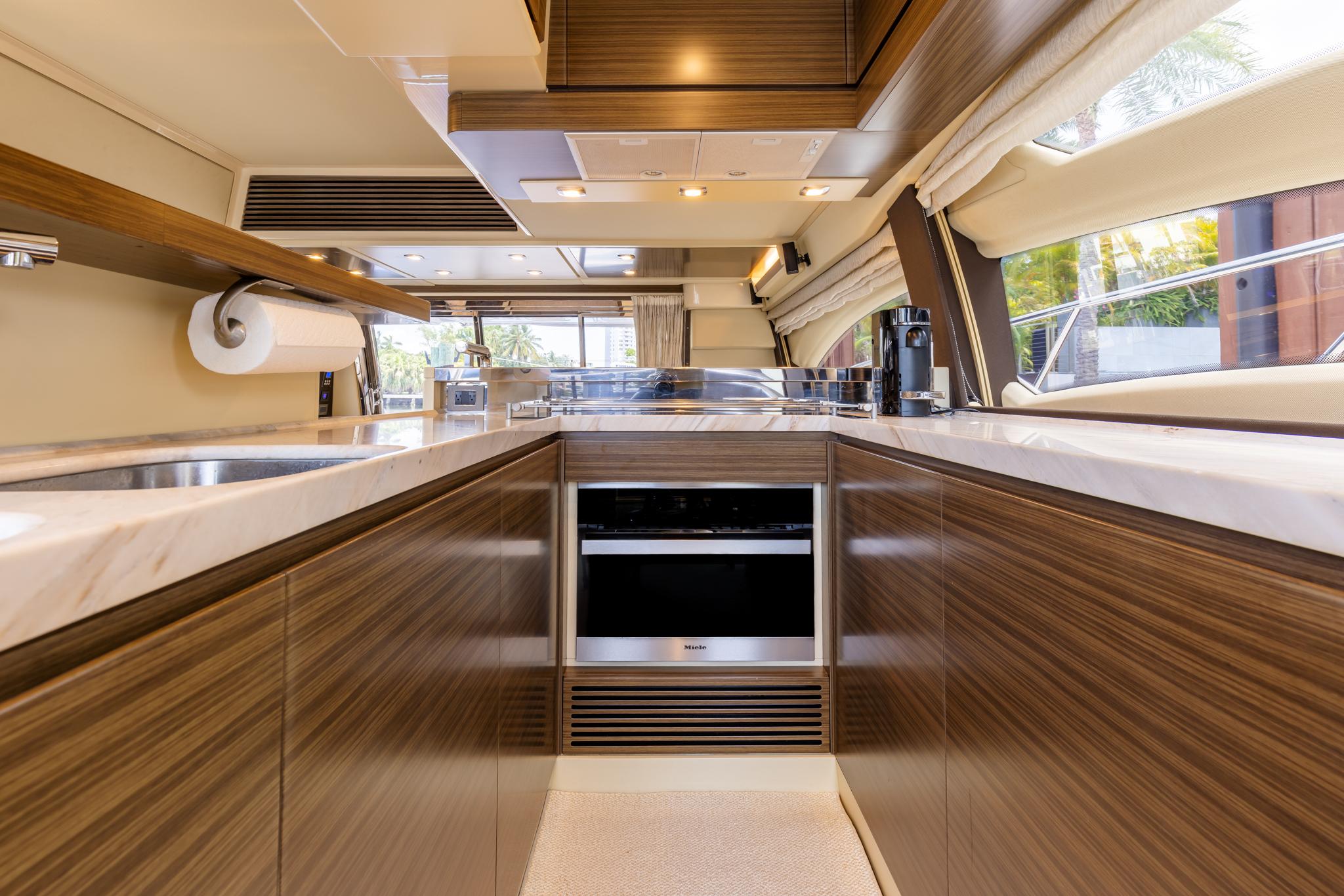 Azimut 64 Jeneli - Galley