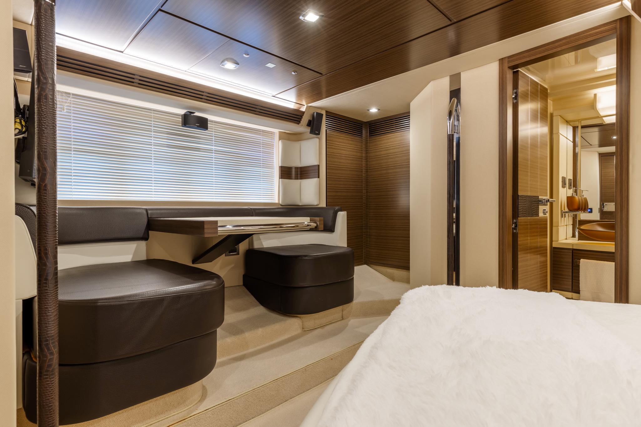 Azimut 64 Jeneli - Master Stateroom, Seating