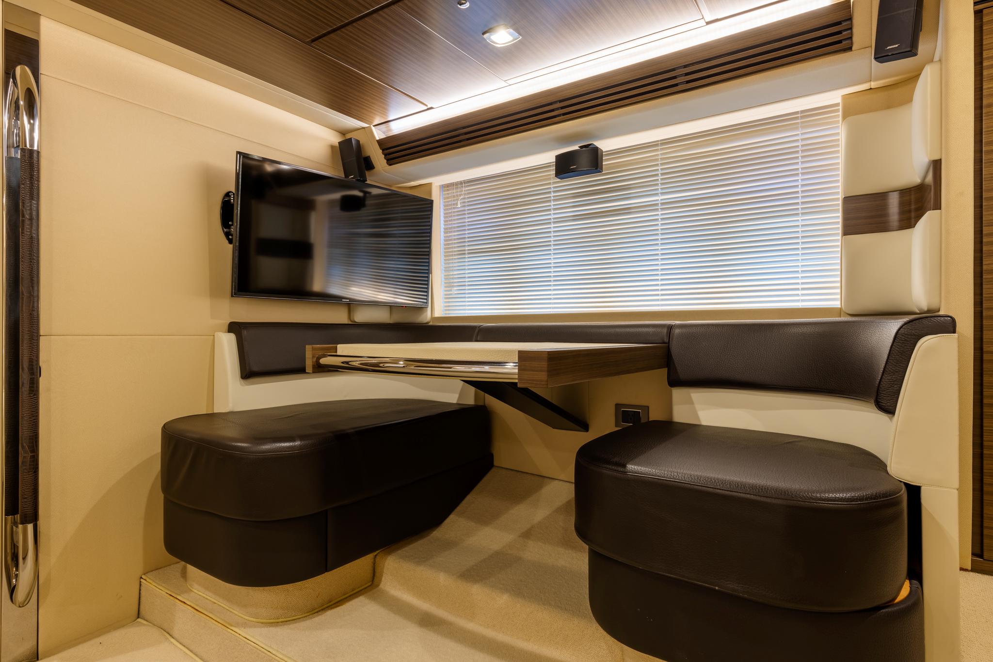 Azimut 64 Jeneli - Master Stateroom, Seating, TV