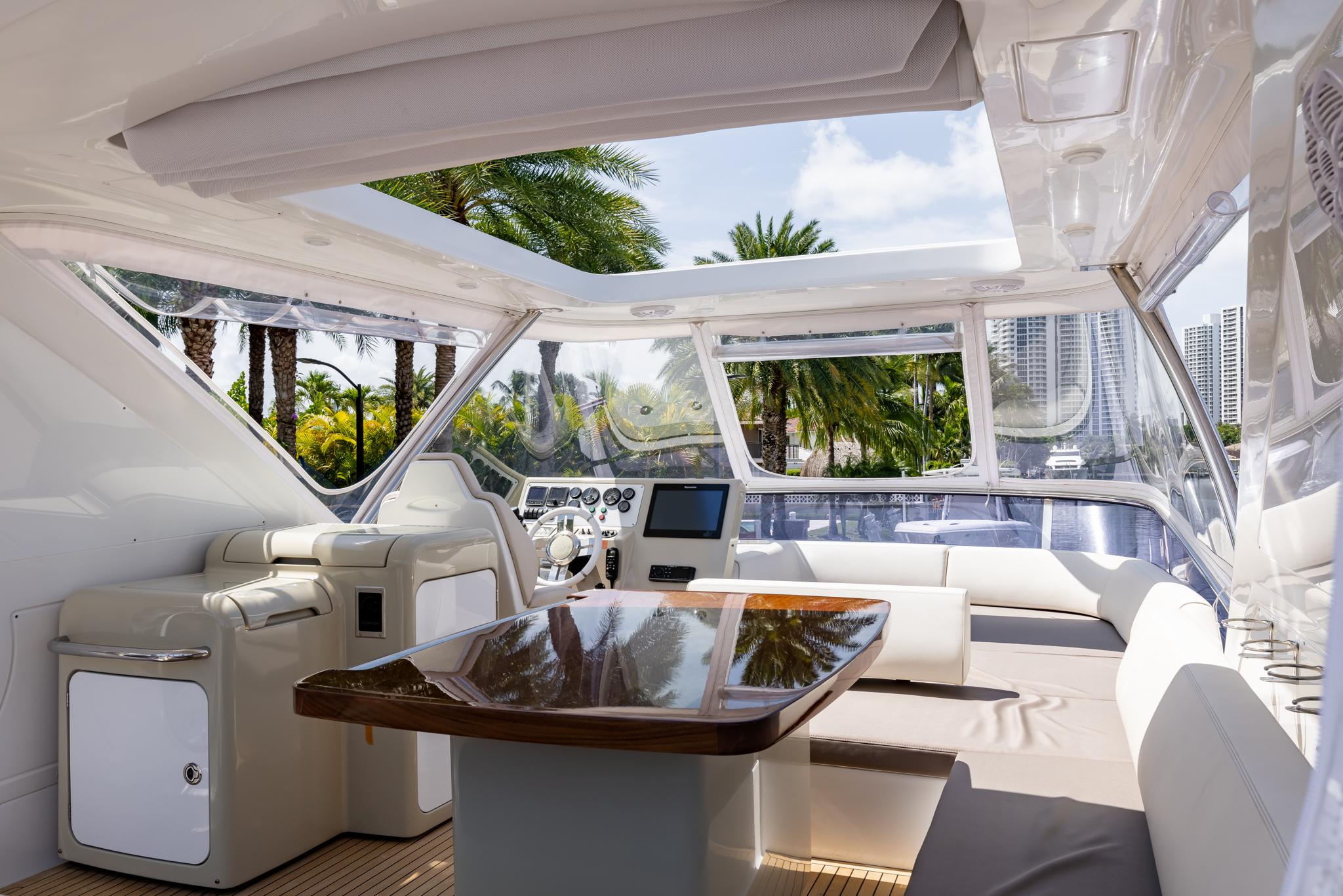 Azimut 64 Jeneli - Flybridge Aft Deck, Table and Seating