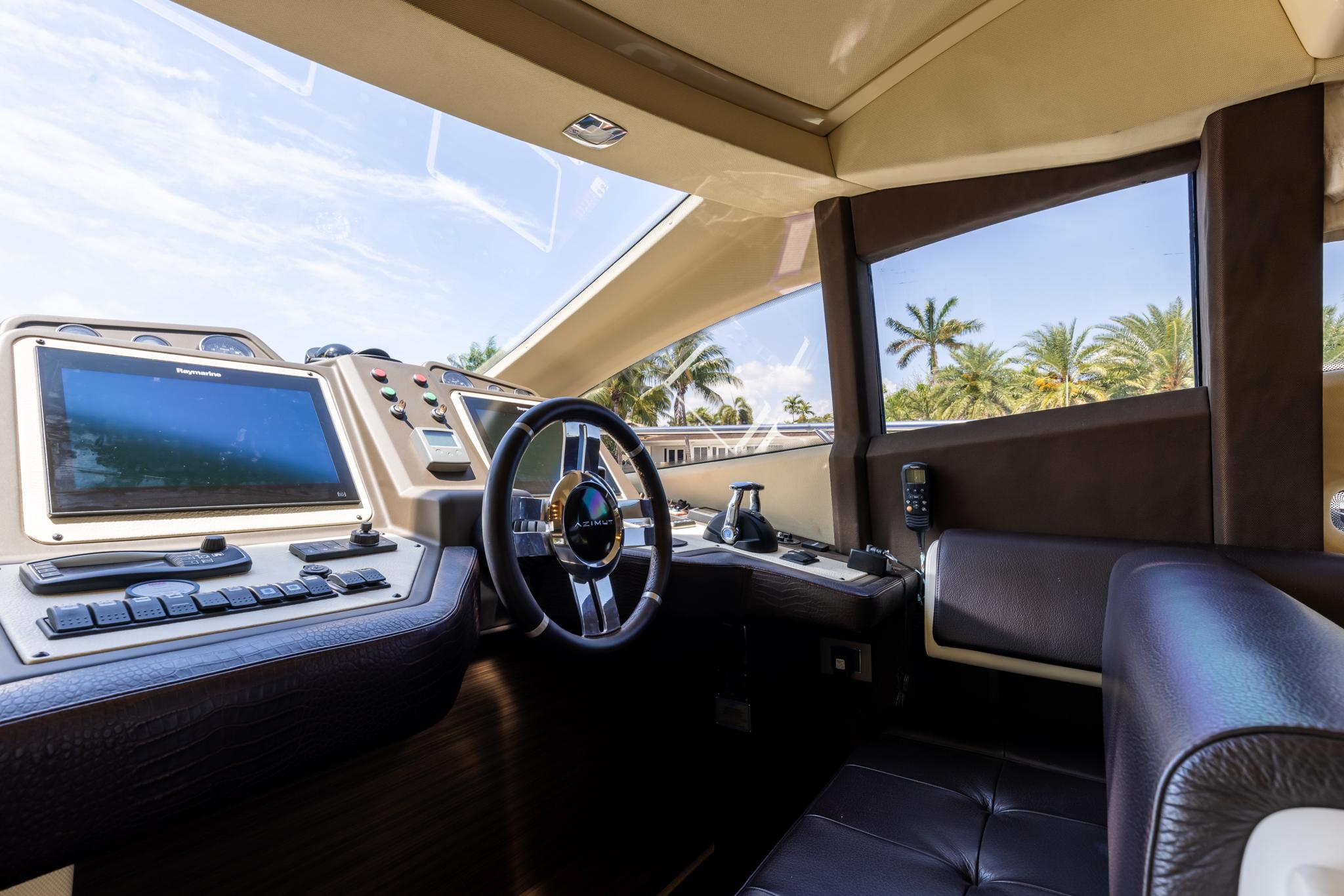 Azimut 64 Jeneli - Helm, Seating and Controls