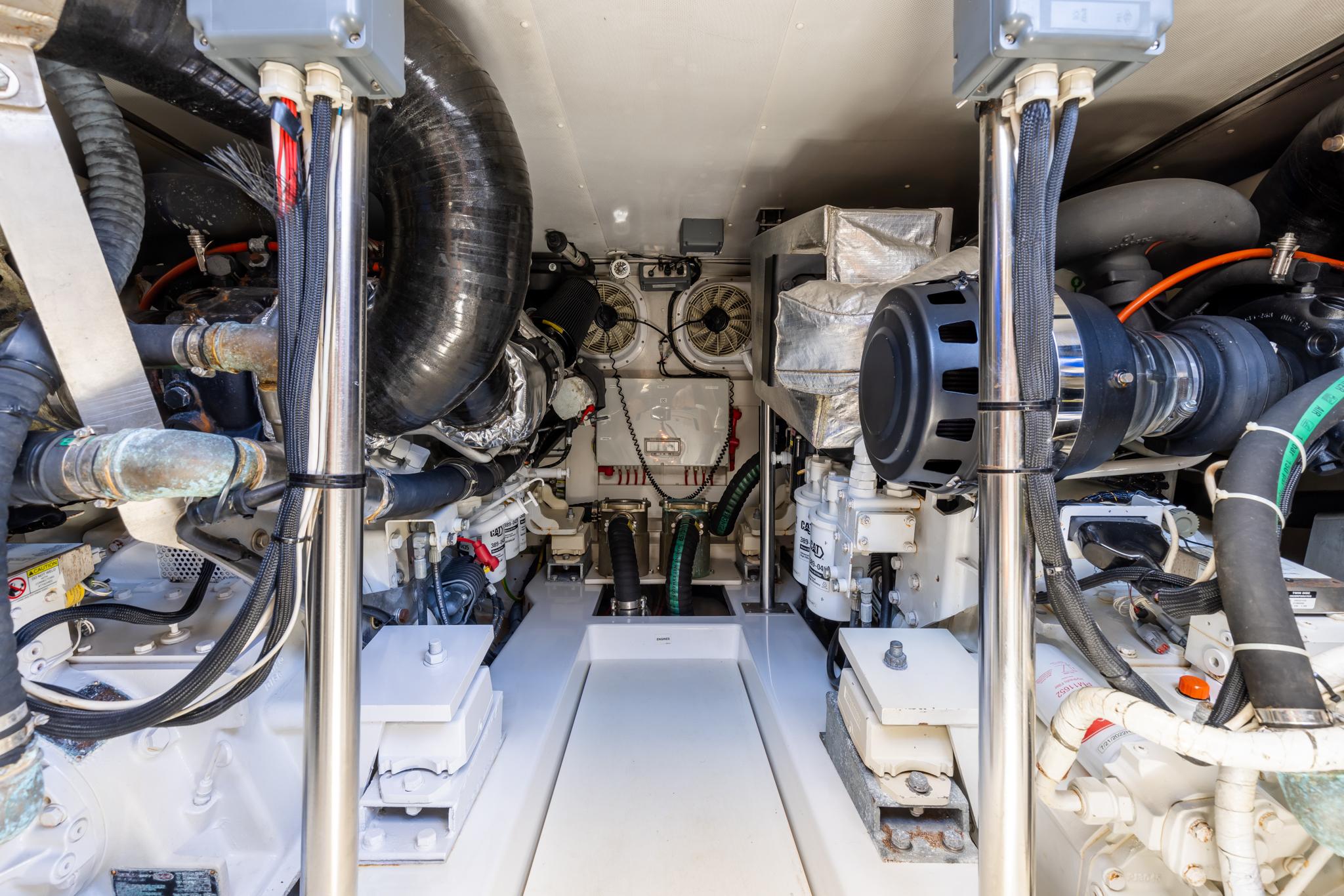 Azimut 64 Jeneli - Engine Room