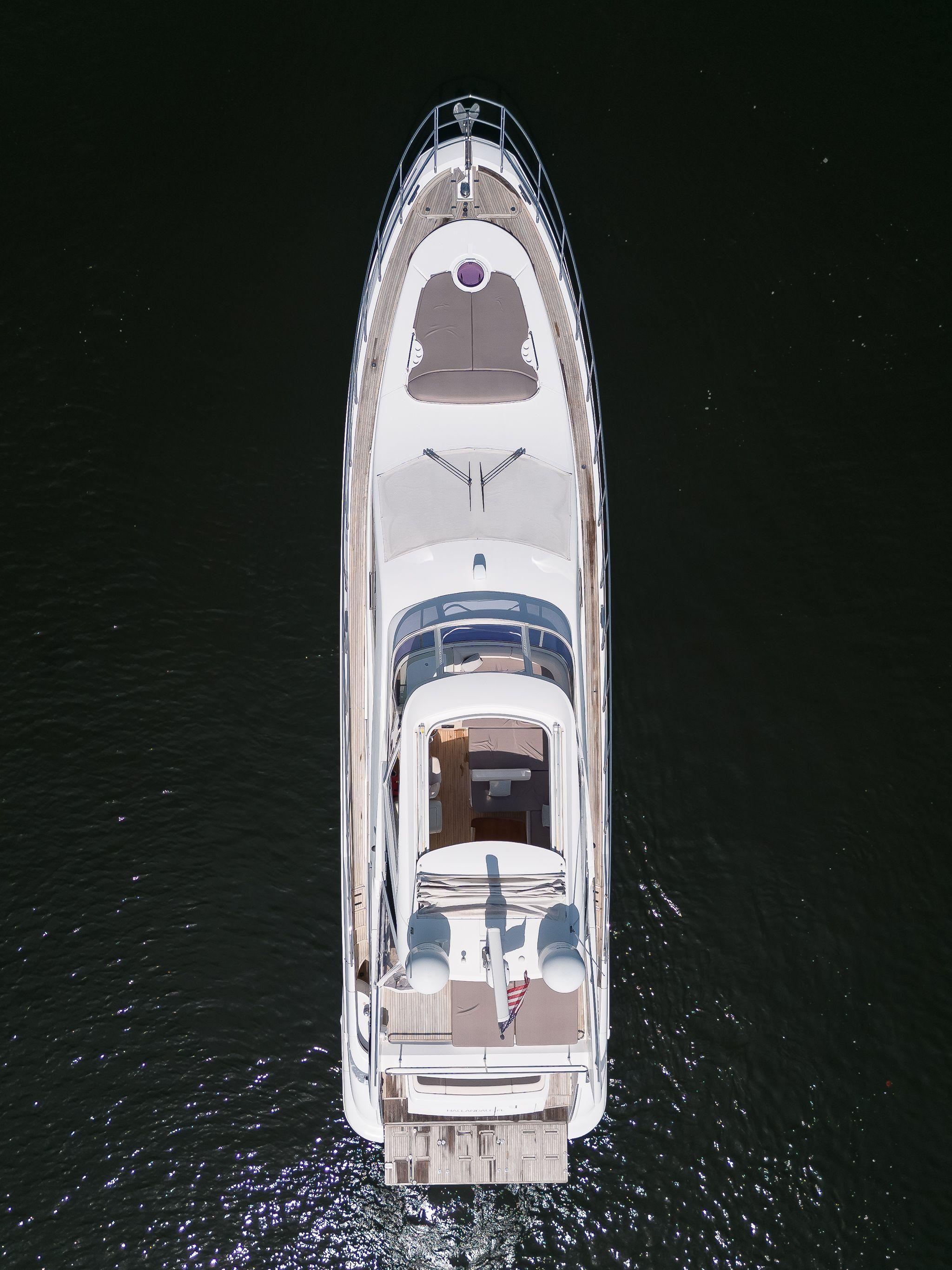 Azimut 64 Jeneli - Overhead Profile