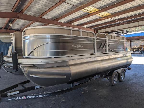 2022 Sun Tracker boat for sale, model of the boat is Party Barge 20 DLX & Image # 3 of 10