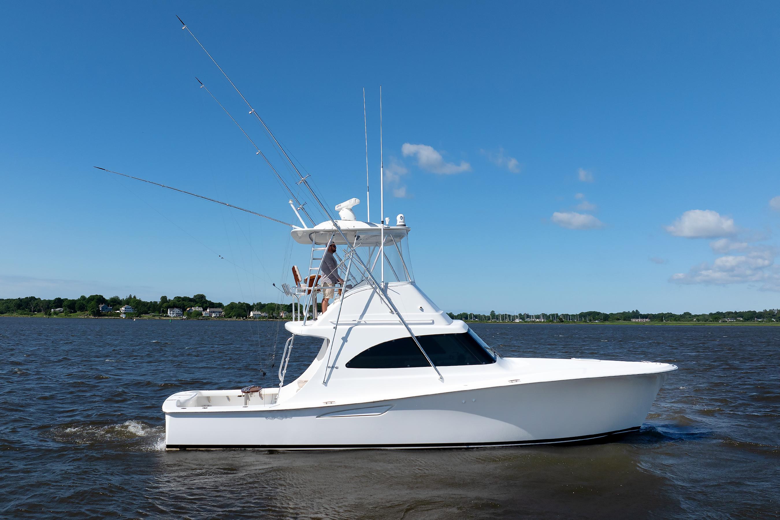 2018 Viking FIVE FISH - Starboard Profile On Water
