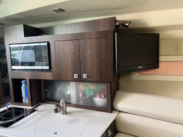 2017-monterey-295-sport-yacht-power-9206221-984710056-0-010720250747-19