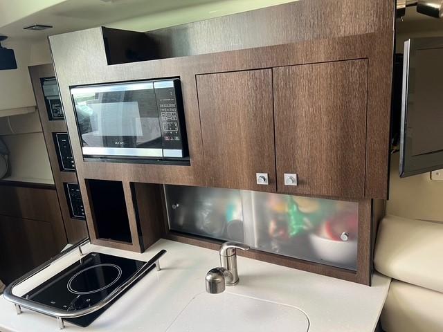 2017-monterey-295-sport-yacht-power-9206221-984710065-0-010720250747-26