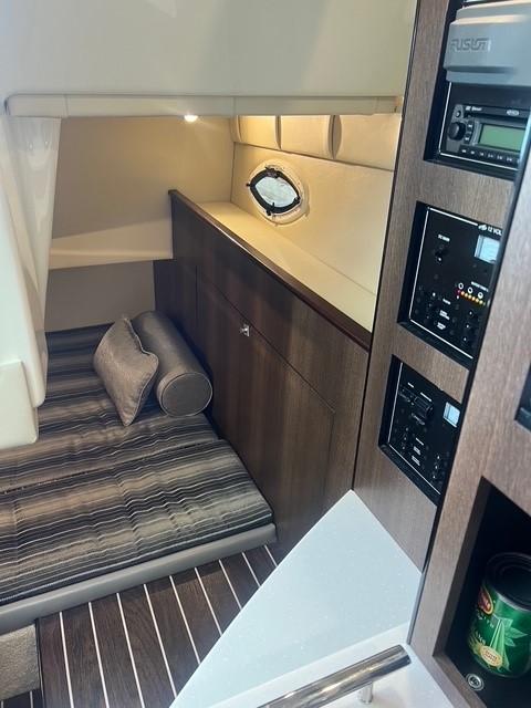 2017-monterey-295-sport-yacht-power-9206221-984710070-0-010720250747-32