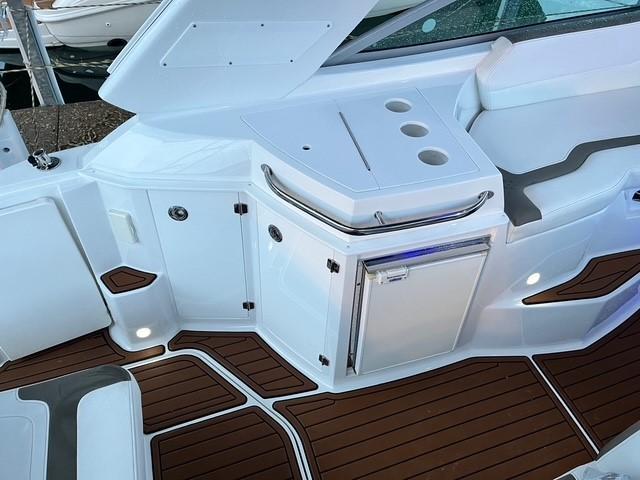 2017-monterey-295-sport-yacht-power-9206221-984710074-0-010720250747-11