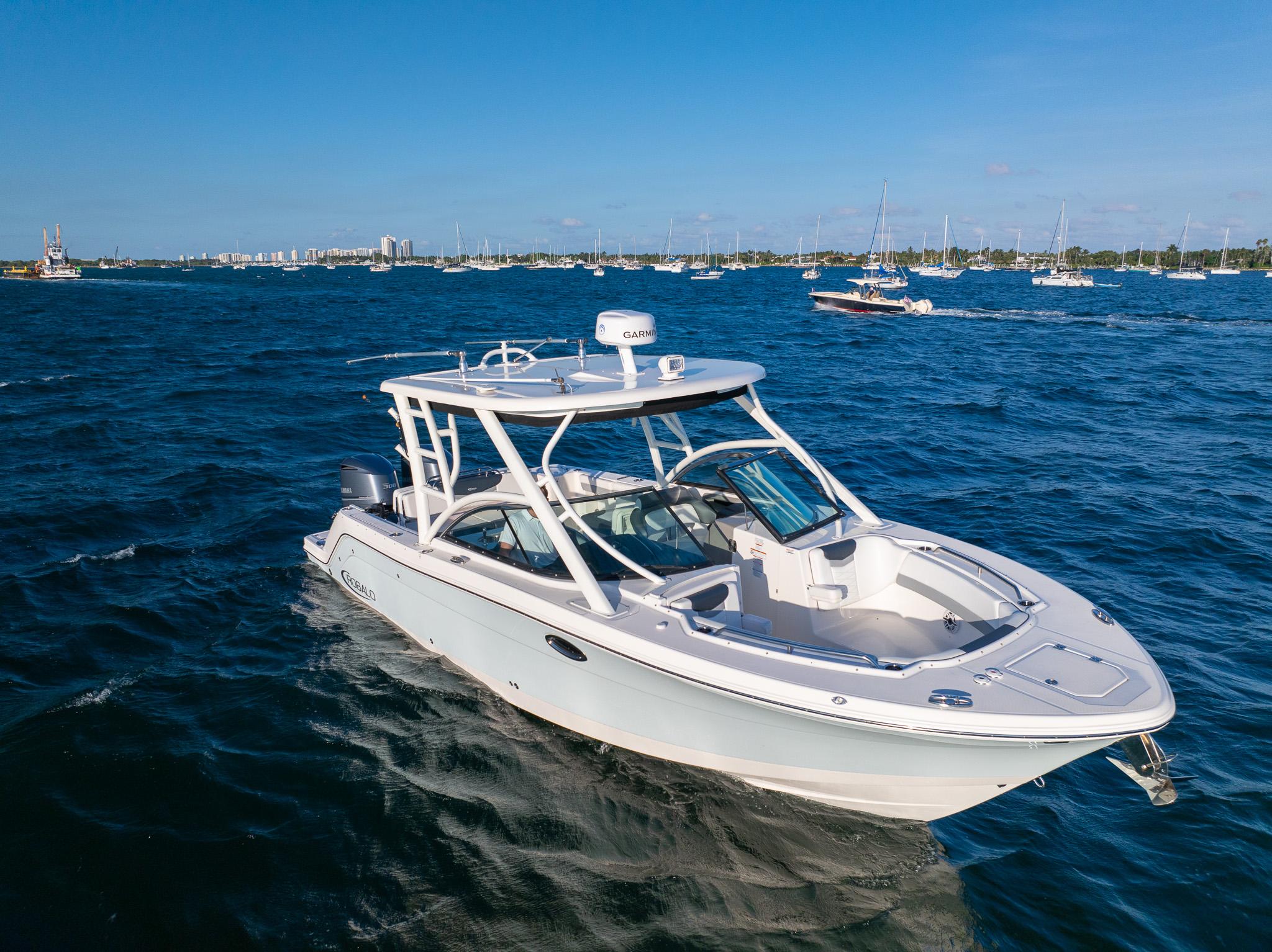 31' 2020 Robalo R317 Dual Console