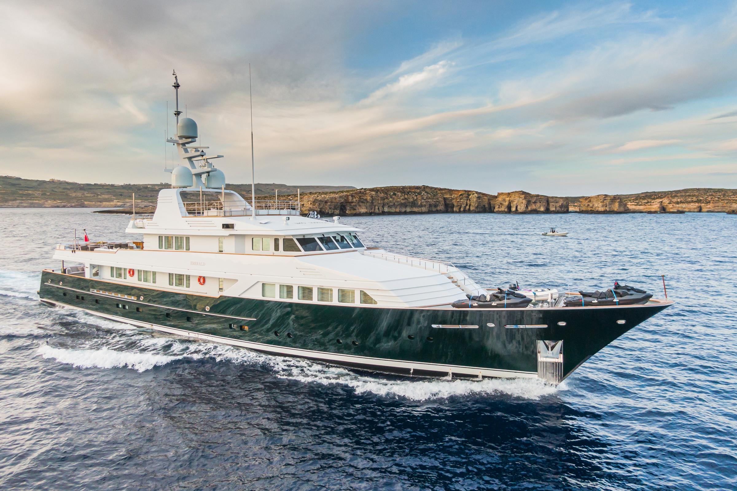 Emerald Yacht Photos Pics 