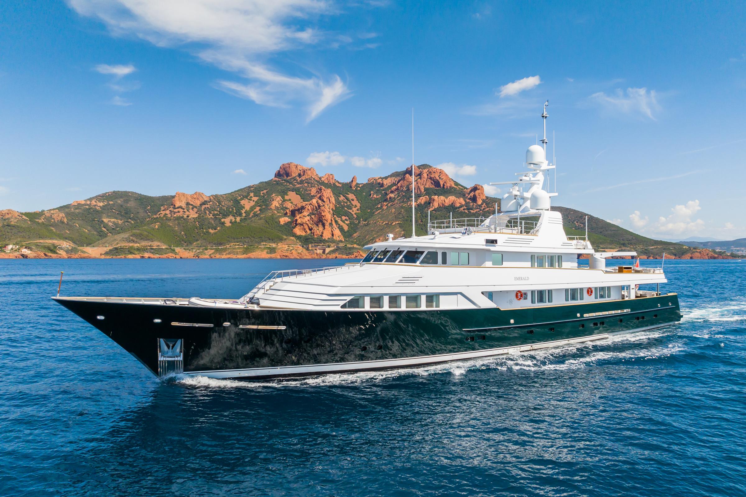 Emerald Yacht Photos Pics 