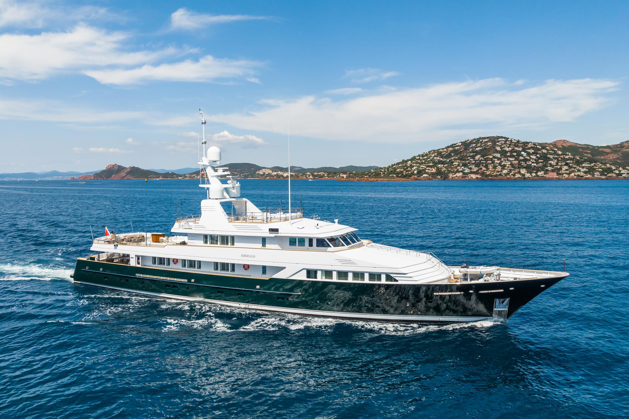 Emerald Yacht Photos Pics 