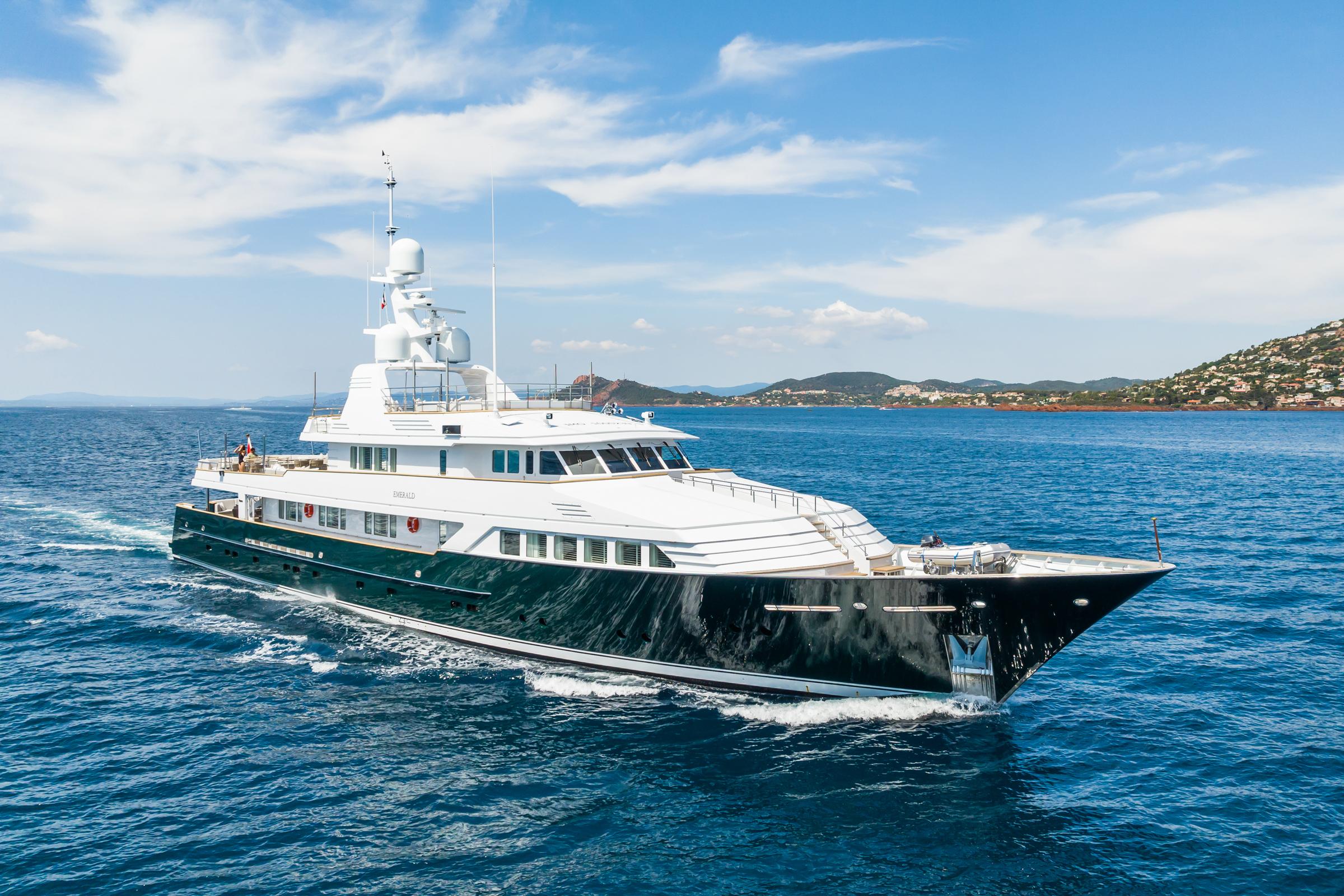 Emerald Yacht Photos Pics 