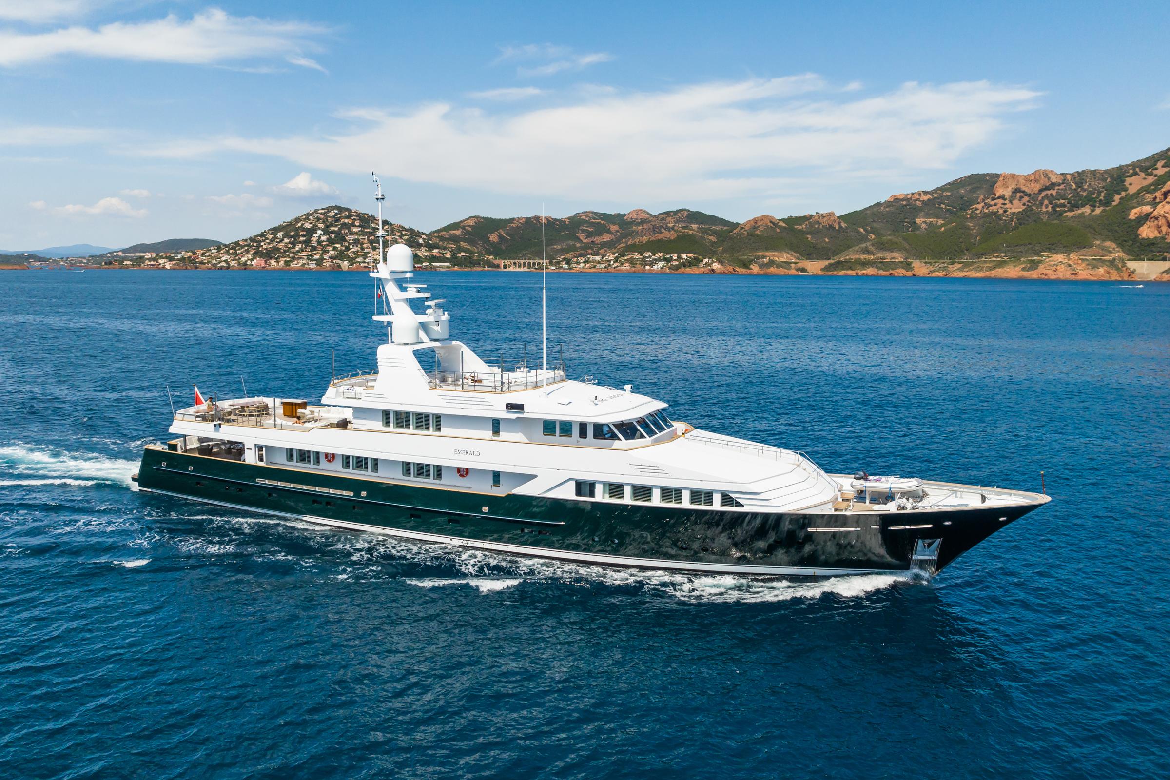 Emerald Yacht Photos Pics 