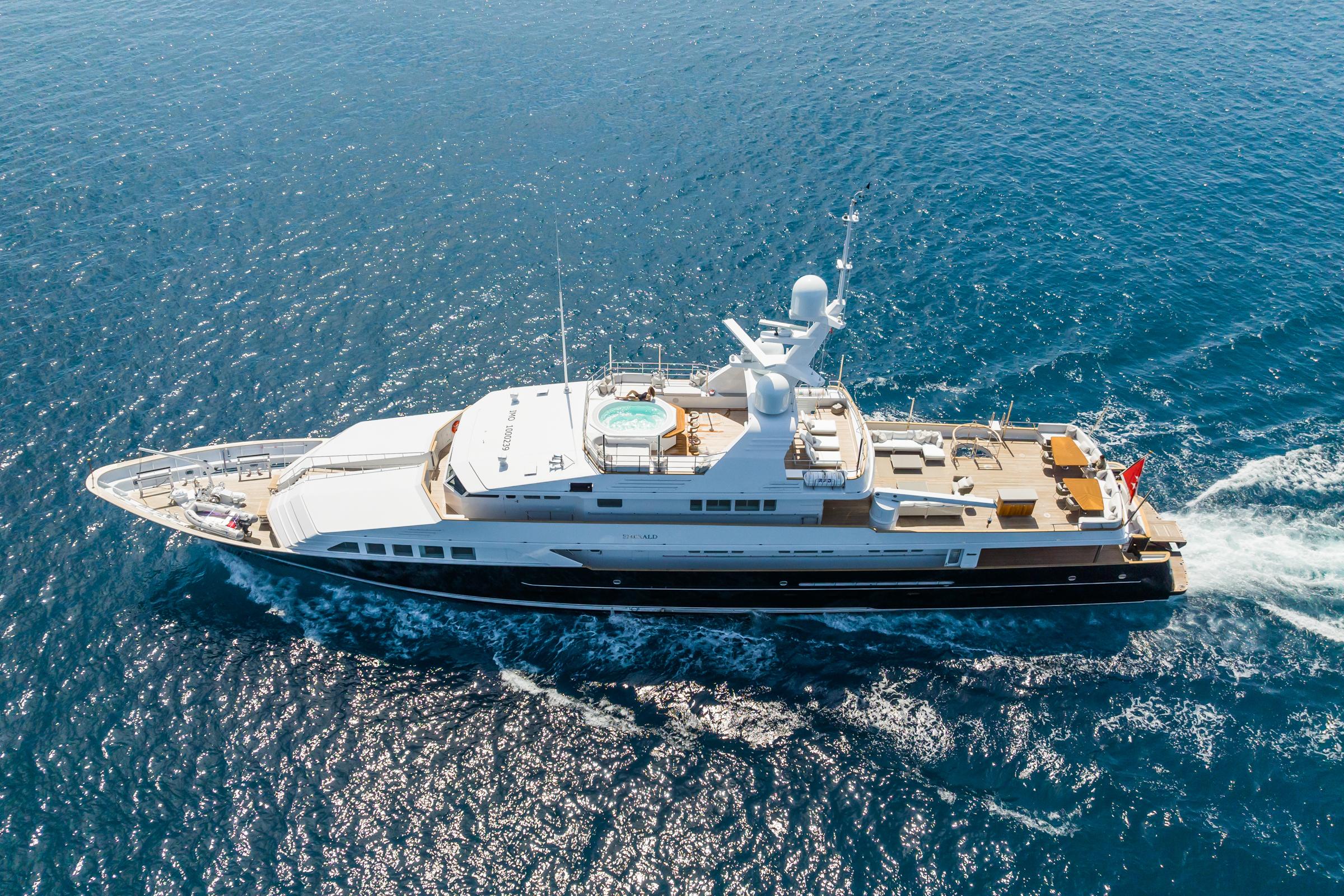 Emerald Yacht Photos Pics 