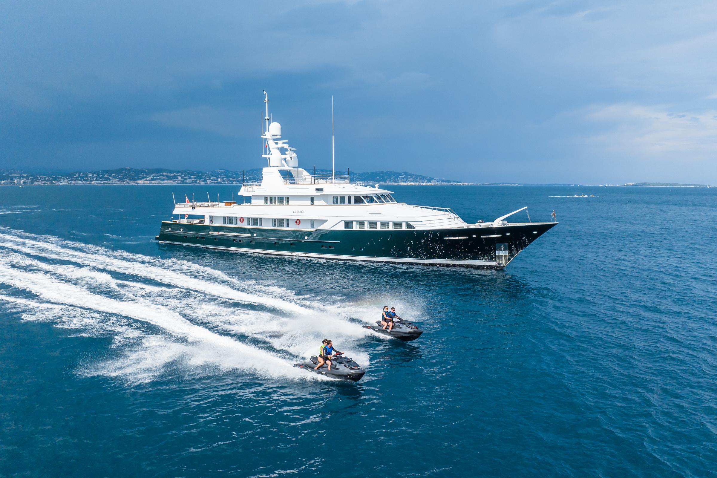 Emerald Yacht Photos Pics 