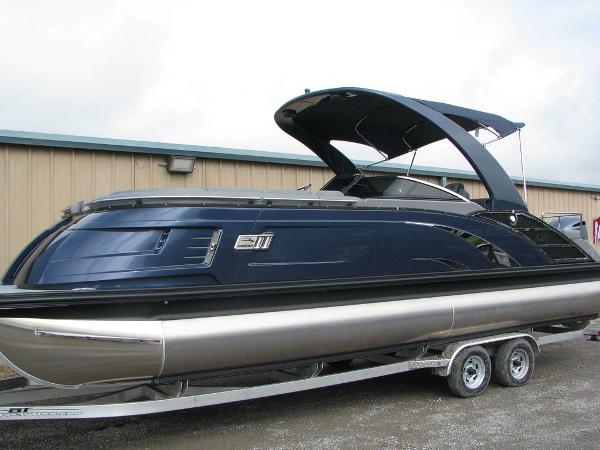 2021 Bennington boat for sale, model of the boat is QX25CW & Image # 2 of 61