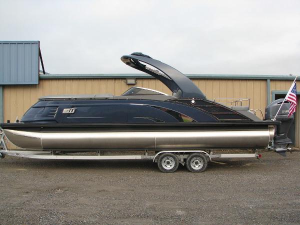 2021 Bennington boat for sale, model of the boat is QX25CW & Image # 4 of 61