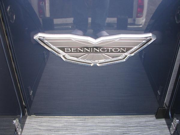 2021 Bennington boat for sale, model of the boat is QX25CW & Image # 23 of 61