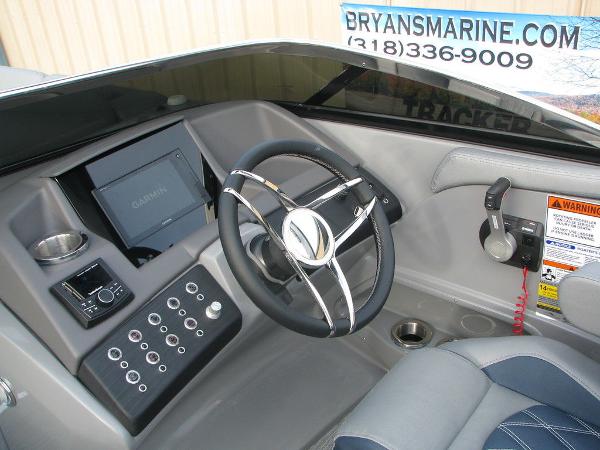2021 Bennington boat for sale, model of the boat is QX25CW & Image # 28 of 61