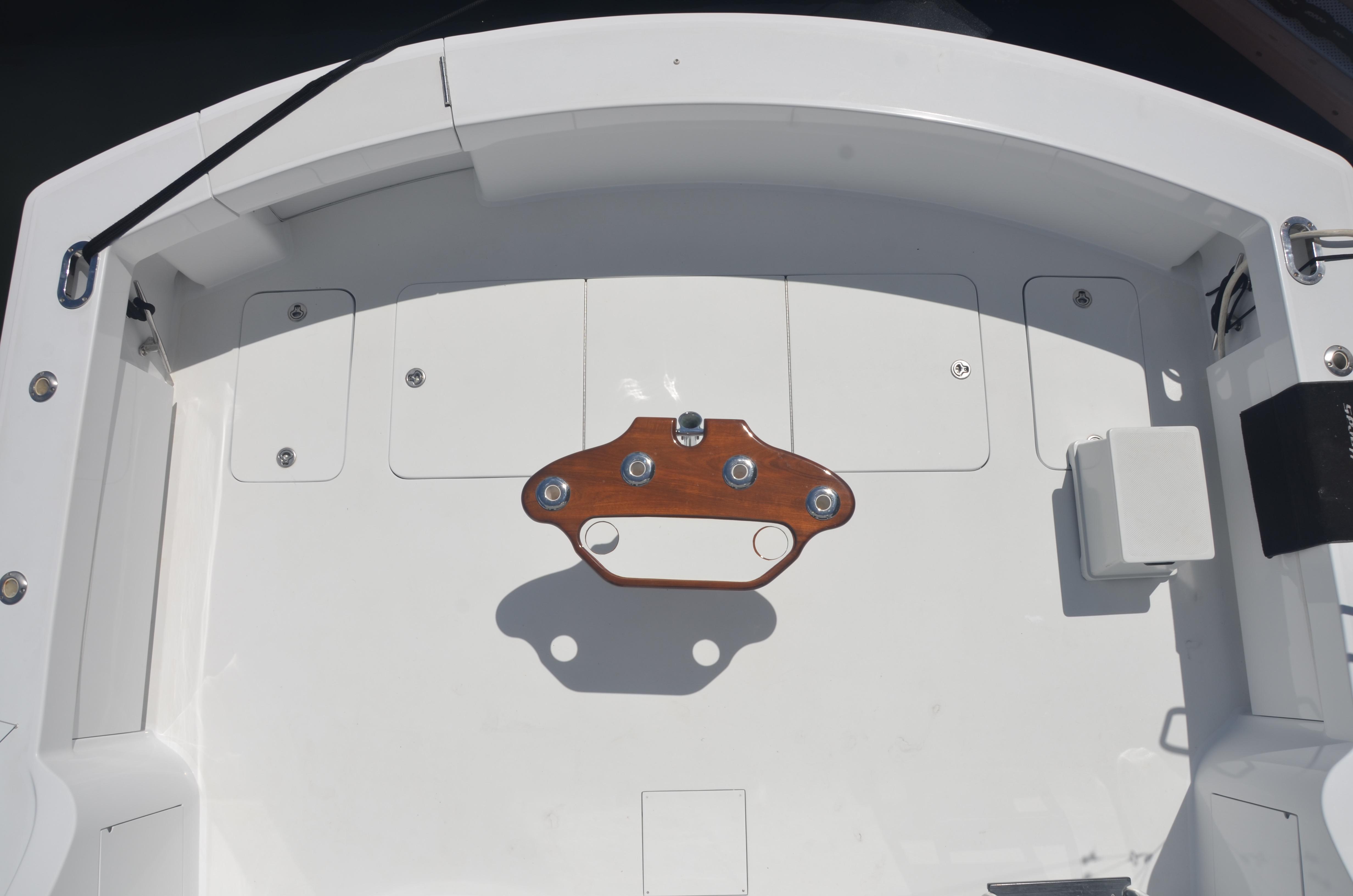Hatteras 54 Maverick-Cockpit, Rocket Launcher