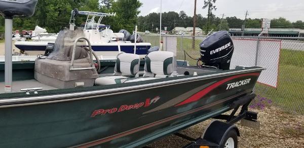 1996 Tracker Boats boat for sale, model of the boat is Pro V-17 & Image # 5 of 6