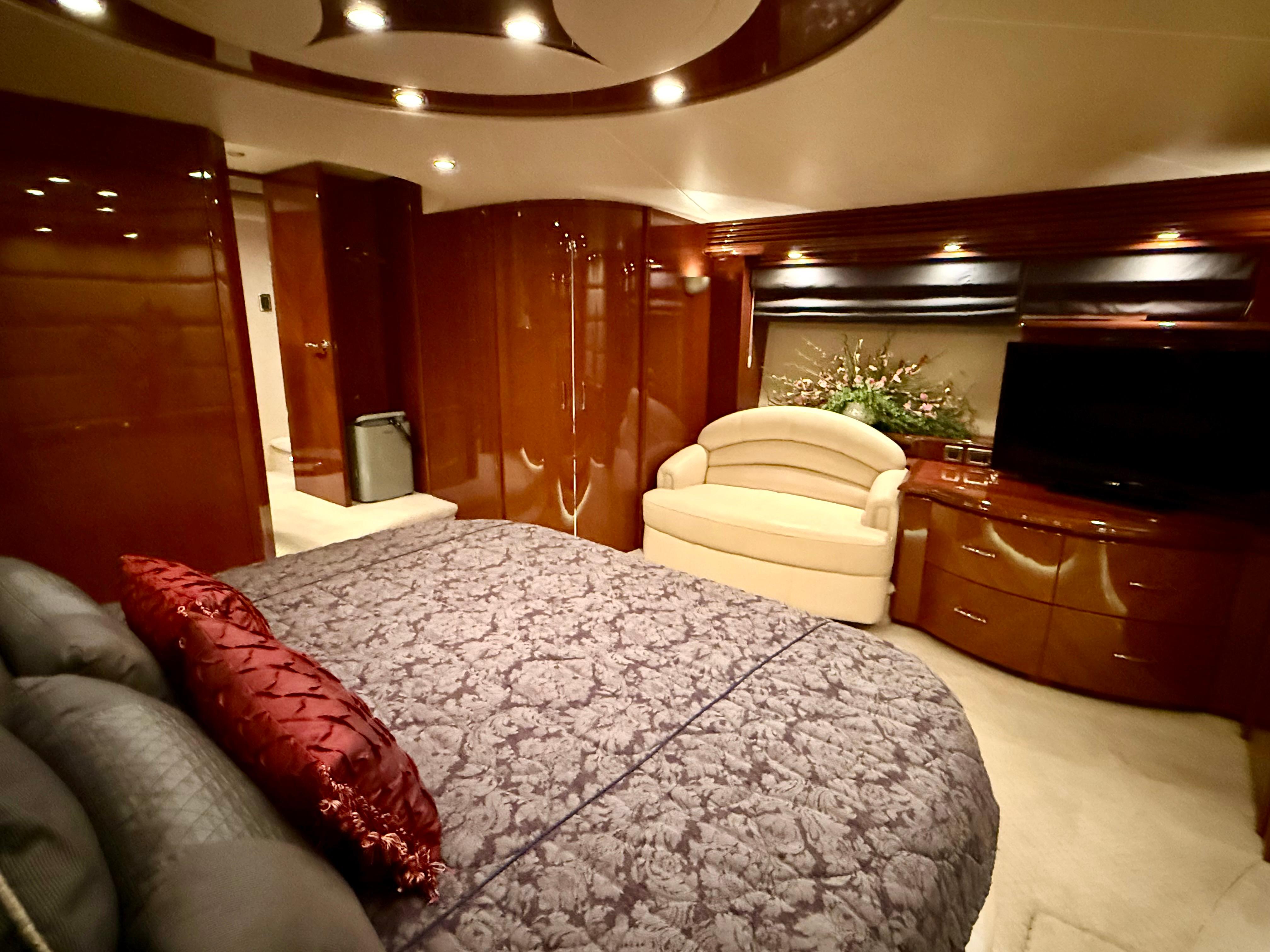 Marquis-65 2005-Tenacity FL-US-Luxurious 2005 Marquis 65 yacht bedroom with elegant decor and modern amenities.-9656261 | Thumbnail