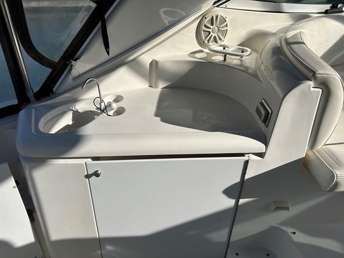 2005-cruisers-yachts-340-express-power-9796276-20250516072952287-1_XLARGE