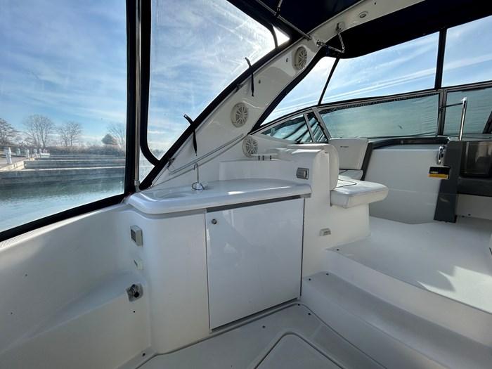 2005-cruisers-yachts-340-express-power-9796276-20250516072954301-1_XLARGE