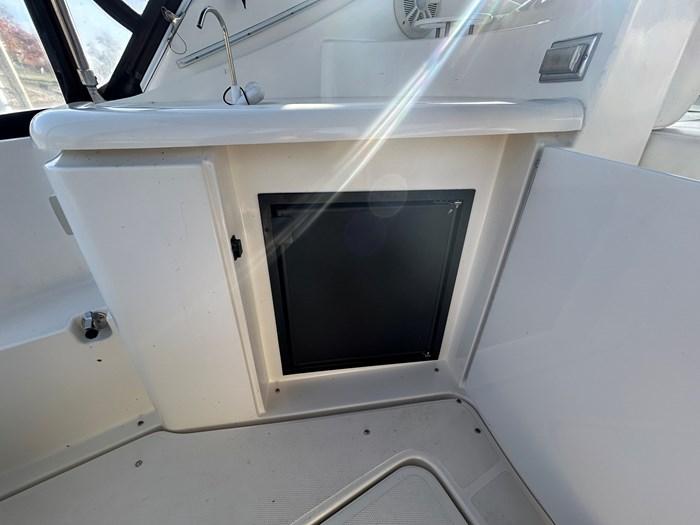 2005-cruisers-yachts-340-express-power-9796276-20250516072957306-1_XLARGE