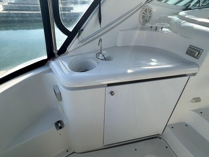 2005-cruisers-yachts-340-express-power-9796276-20250516072958342-1_XLARGE