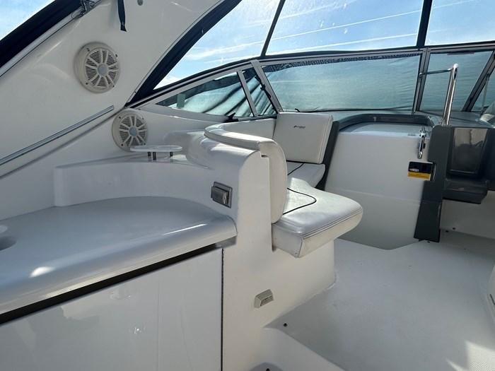 2005-cruisers-yachts-340-express-power-9796276-20250516072959311-1_XLARGE