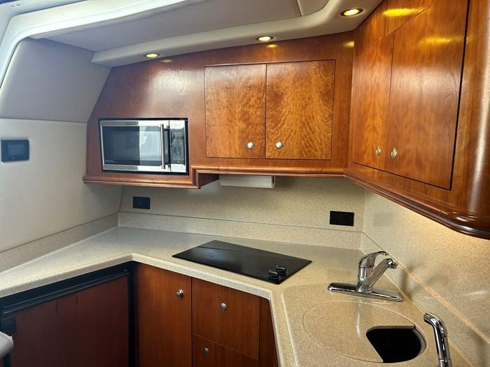 2005-cruisers-yachts-340-express-power-9796276-20250516073004370-1_XLARGE