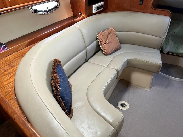 2005-cruisers-yachts-340-express-power-9796276-20250516073007362-1_XLARGE