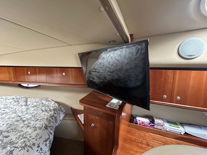 2005-cruisers-yachts-340-express-power-9796276-20250516073008370-1_XLARGE
