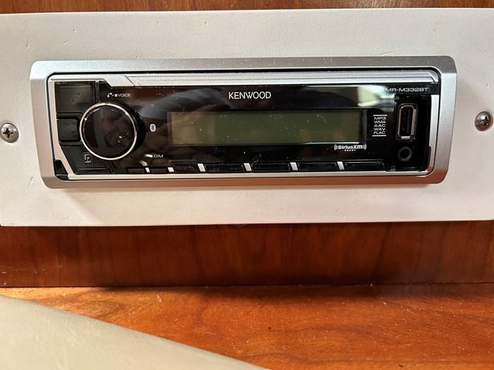 2005-cruisers-yachts-340-express-power-9796276-20250516073010397-1_XLARGE