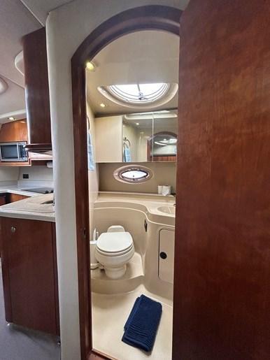 2005-cruisers-yachts-340-express-power-9796276-20250516073013357-1_XLARGE