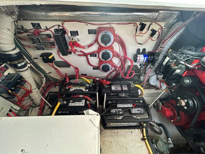 2005-cruisers-yachts-340-express-power-9796276-20250516073024512-1_XLARGE