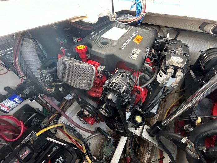 2005-cruisers-yachts-340-express-power-9796276-20250516073025461-1_XLARGE