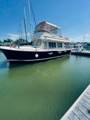 40' Mainship 400