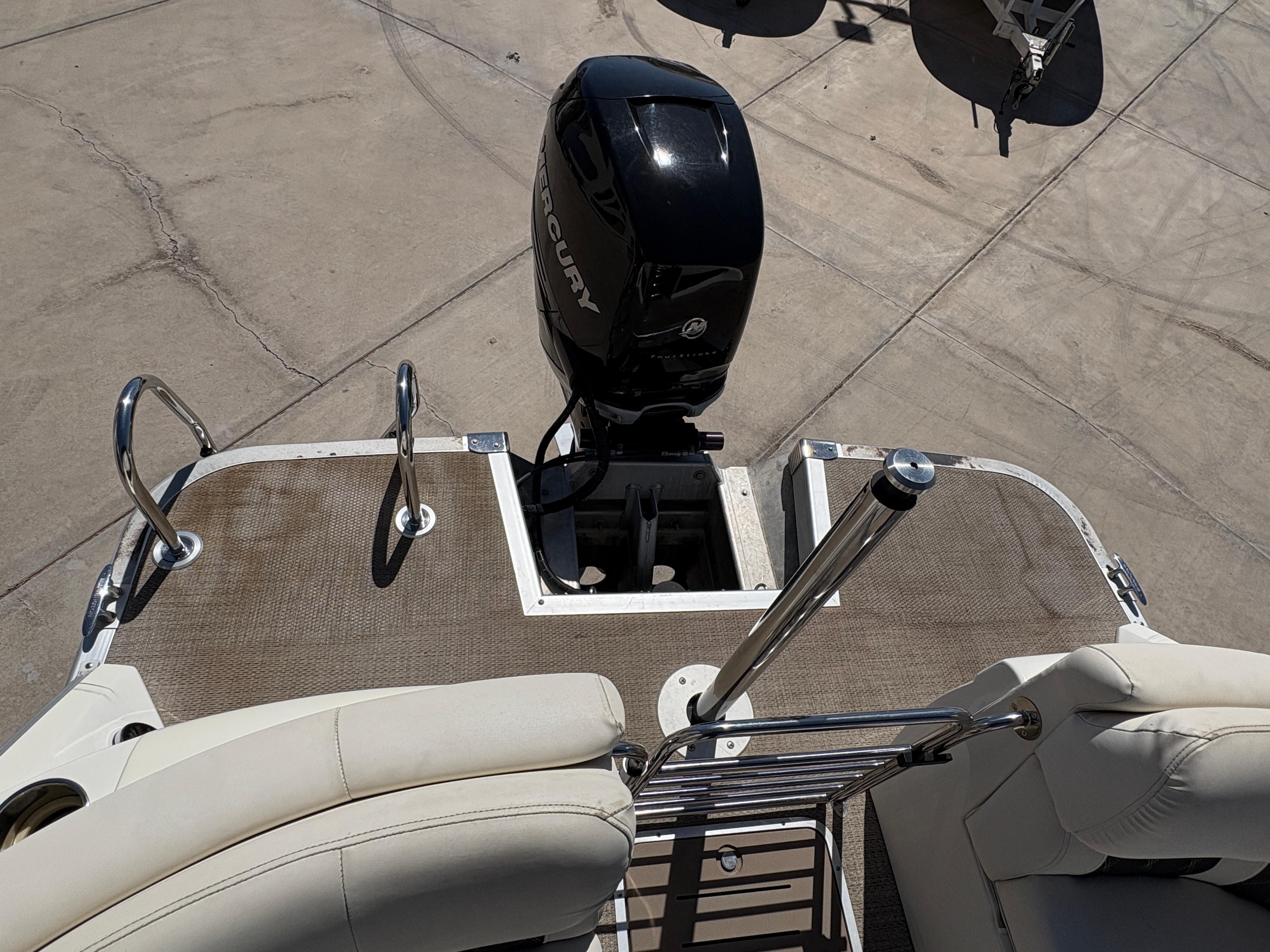 2018 Bennington 25 QSR #TBJC4583 inventory image at Sun Country Marine Group, Lake Havasu City, AZ 2018 Bennington 25 QSR #TBJC4583 inventory image at Sun Country Marine Group, Lake Havasu City, AZ