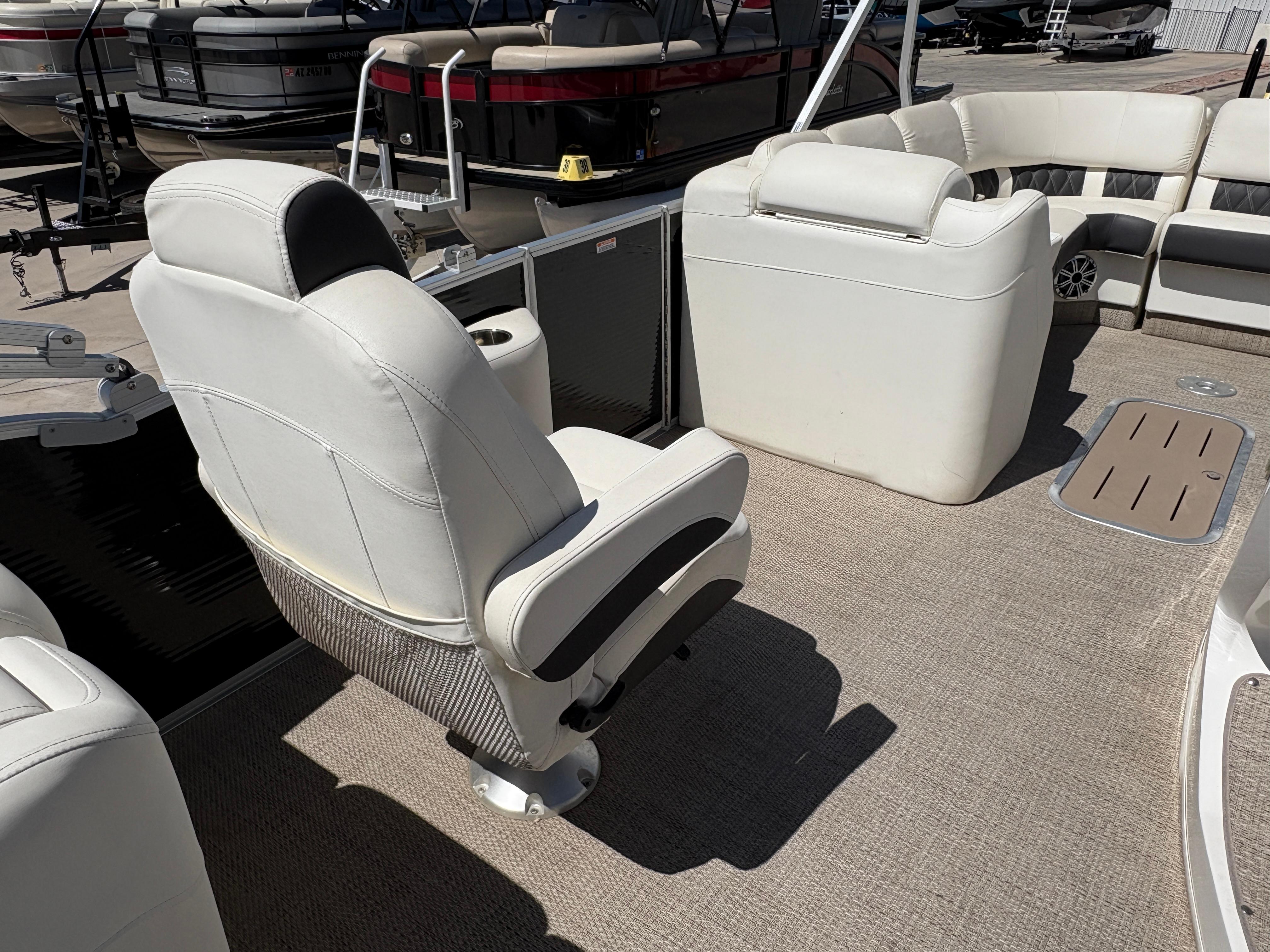 2018 Bennington 25 QSR #TBJC4583 inventory image at Sun Country Marine Group, Lake Havasu City, AZ 2018 Bennington 25 QSR #TBJC4583 inventory image at Sun Country Marine Group, Lake Havasu City, AZ
