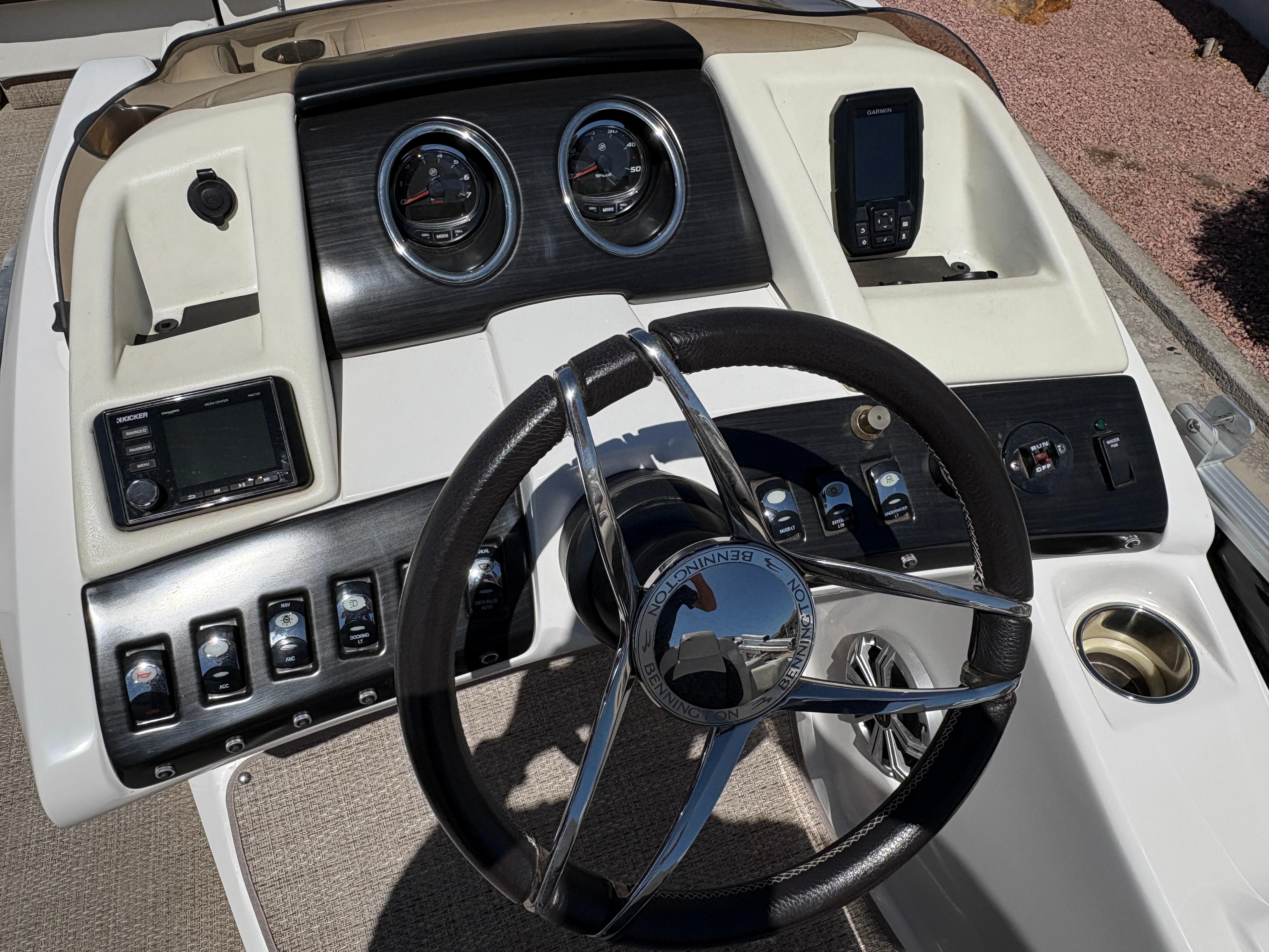 2018 Bennington 25 QSR #TBJC4583 inventory image at Sun Country Marine Group, Lake Havasu City, AZ 2018 Bennington 25 QSR #TBJC4583 inventory image at Sun Country Marine Group, Lake Havasu City, AZ