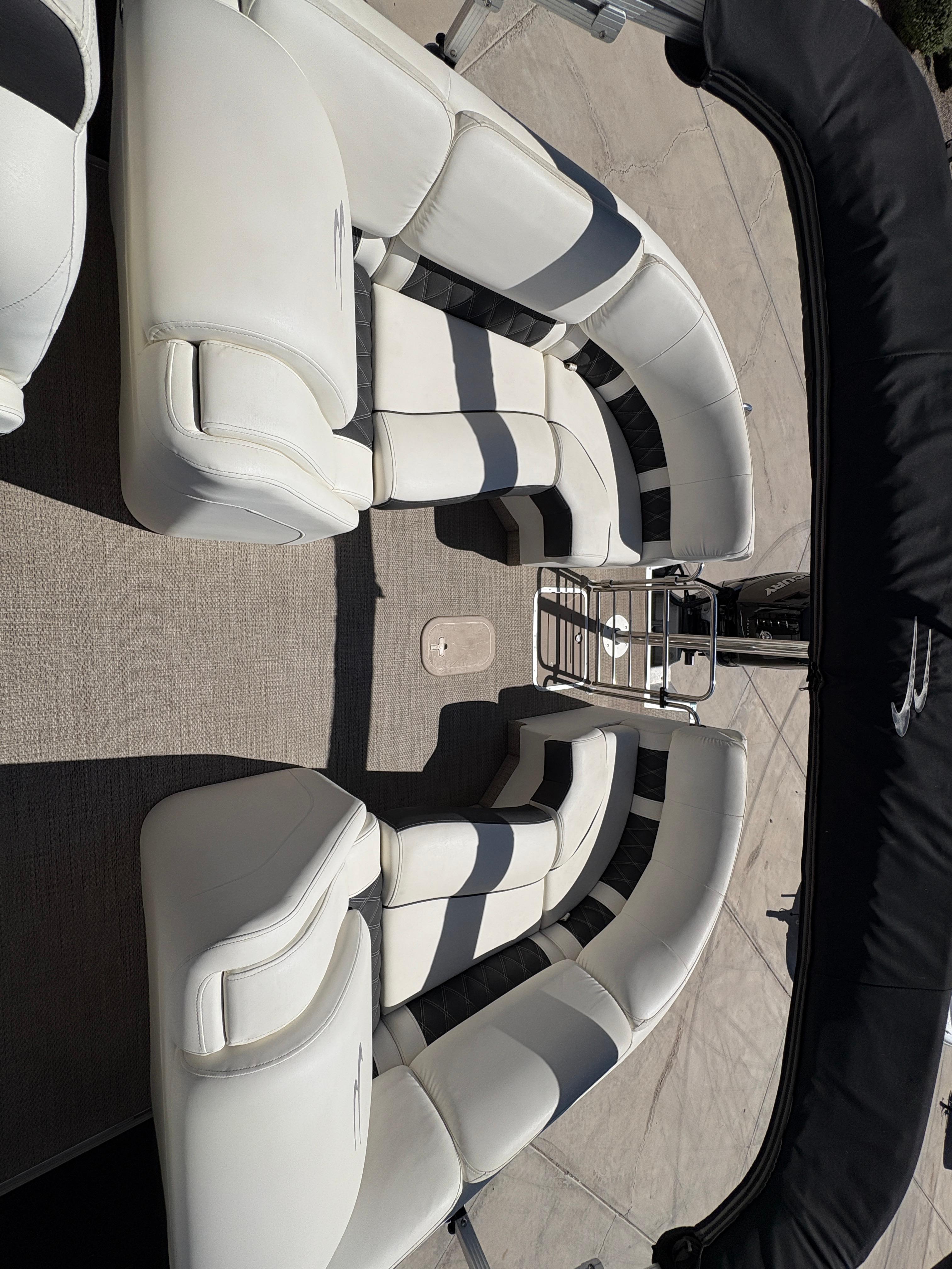 2018 Bennington 25 QSR #TBJC4583 inventory image at Sun Country Marine Group, Lake Havasu City, AZ 2018 Bennington 25 QSR #TBJC4583 inventory image at Sun Country Marine Group, Lake Havasu City, AZ