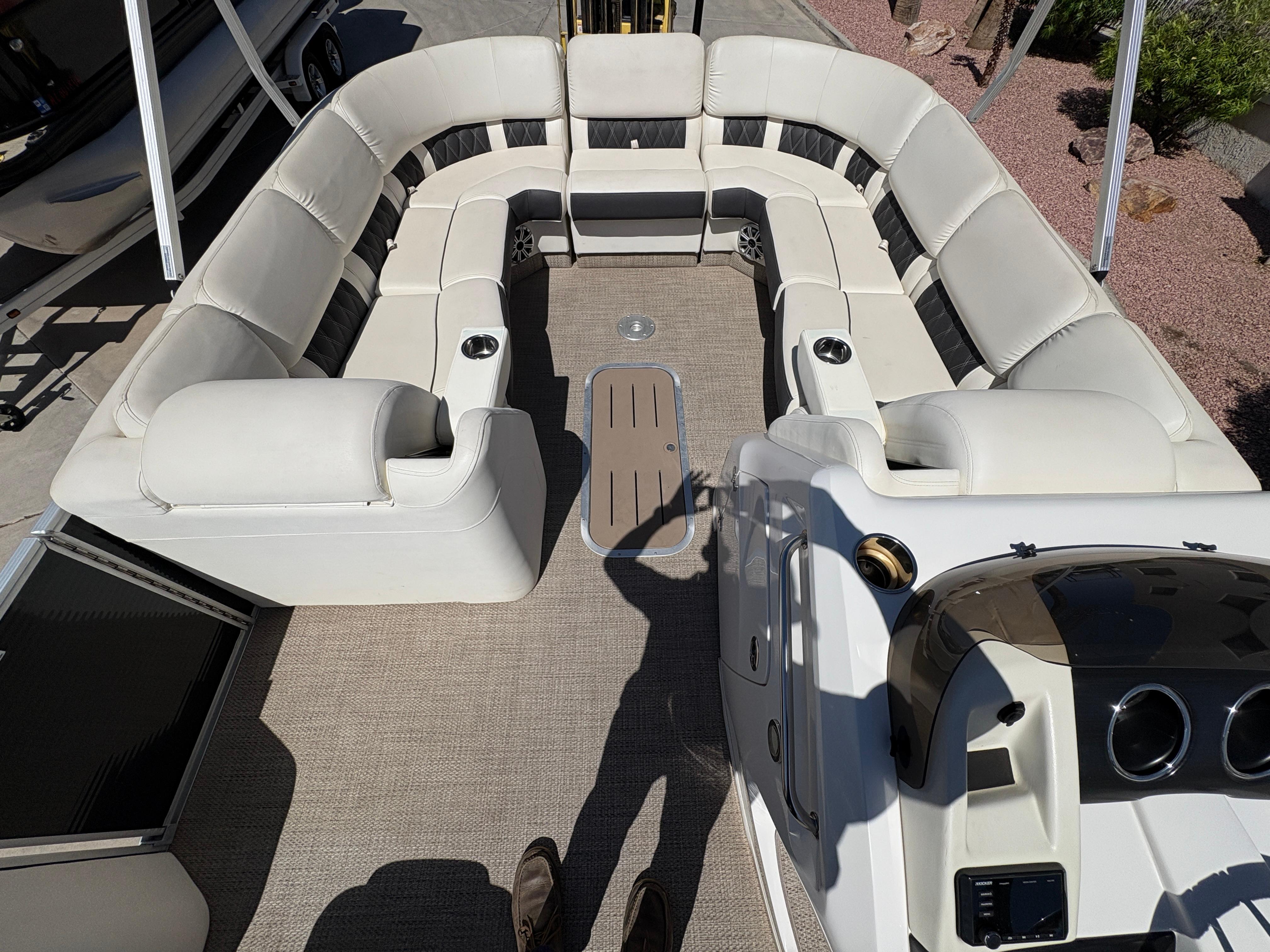 2018 Bennington 25 QSR #TBJC4583 inventory image at Sun Country Marine Group, Lake Havasu City, AZ 2018 Bennington 25 QSR #TBJC4583 inventory image at Sun Country Marine Group, Lake Havasu City, AZ