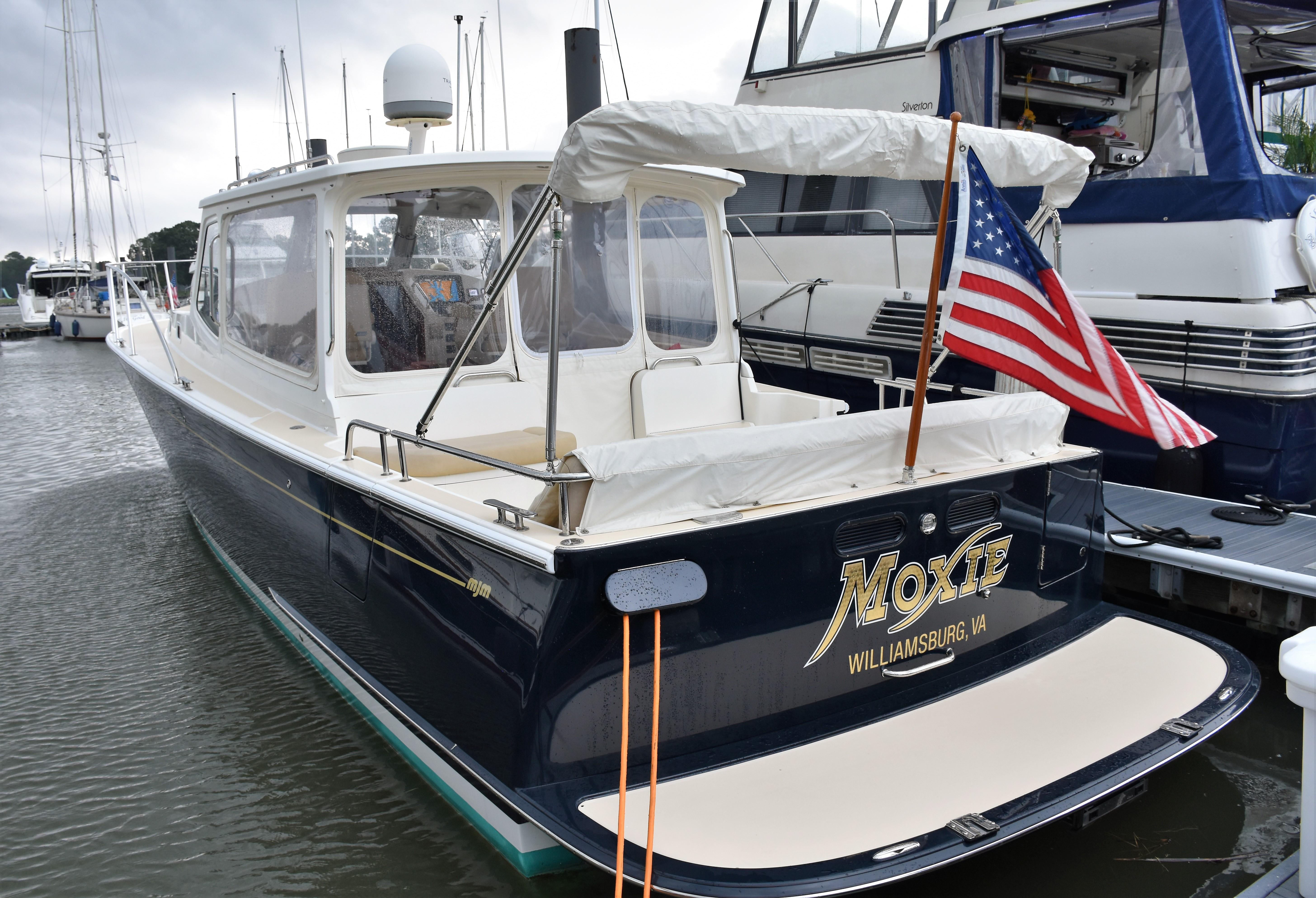 Moxie Yacht Photos Pics MJM 40z 2013 - Transom